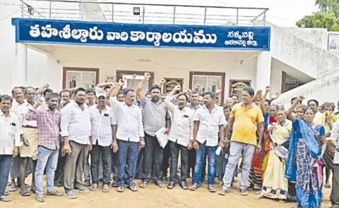 Farmers Protest Against Land Acquisition In Anakapalli District