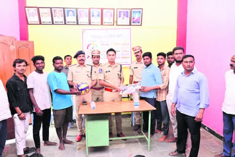 యువత చెడు వ్యసనాలకు దూరంగా ఉండాలి●