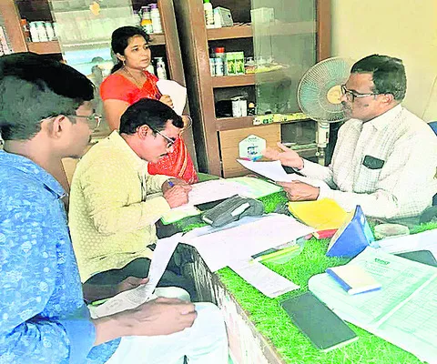 ఎరువుల విక్రయాల నిలిపివేత 