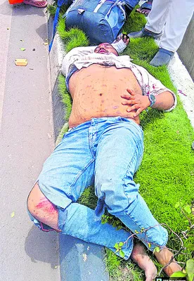 బుల్లెట్‌ అదుపు తప్పి ముగ్గురికి గాయాలు 