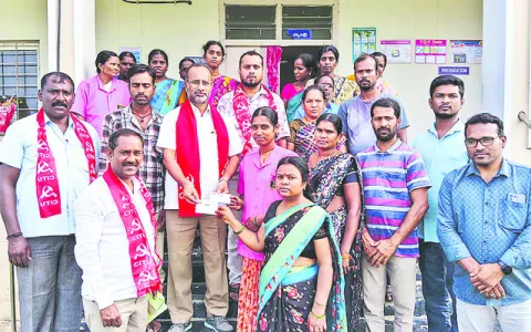 కనీస వేతనాలు అమలు చేయాలి