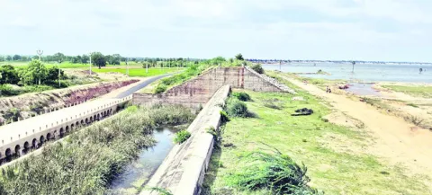 భూ సేకరణే అసలు సమస్య.. 
