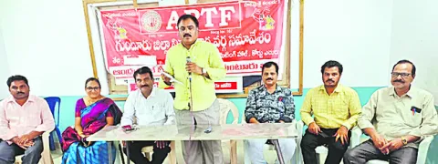 వేతనాలు అందక ఉపాధ్యాయులకు అవస్థలు 