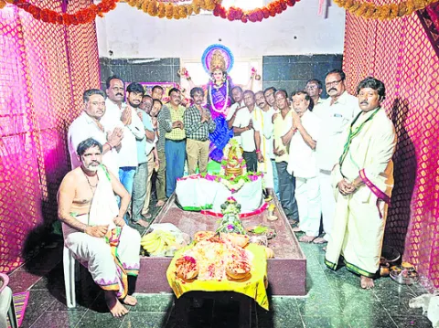 కనుల పండువగా విగ్రహ ప్రతిష్ఠాపన