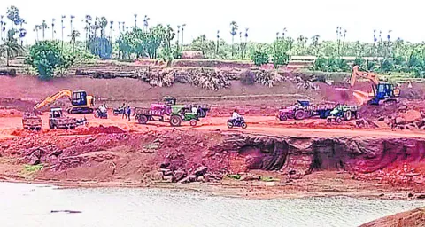 అభివృద్ధి ముసుగులో మట్టి దందా 