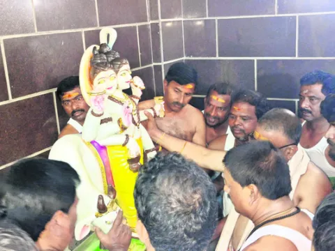 కనులపండువగా విగ్రహ ప్రతిష్టాపనోత్సవం 