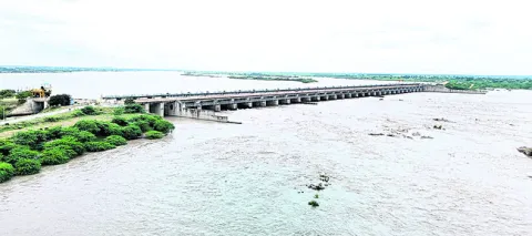 తుంగభద్రకు భారీ వరద