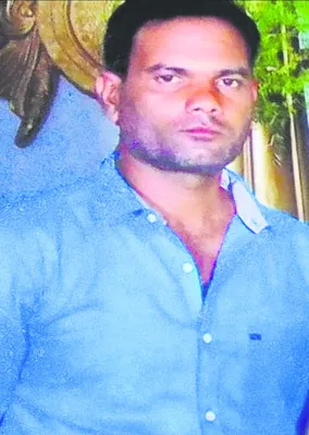 బైక్‌ను ఢీకొట్టిన క్రేన్‌ వాహనం