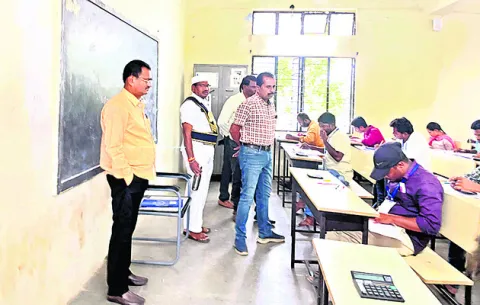 జీపీఓ, లైసెన్స్‌డ్‌ సర్వేయర్‌ పరీక్షలు ప్రశాంతం