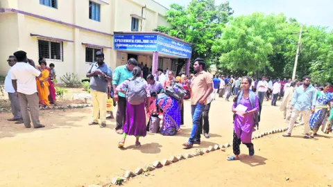 భయంతో ఇంటిదారి.. 
