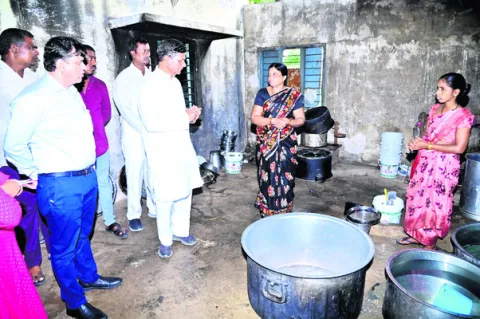 వసతులపై ప్రత్యేక శ్రద్ధ 
