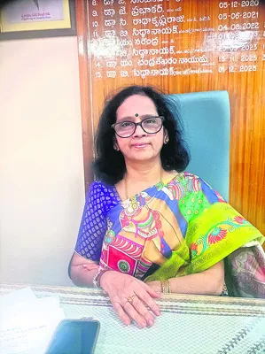 పెద్దాస్పత్రిలో ఉచిత పరీక్షలు, వైద్యం
