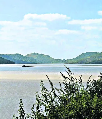 నిండుకుండలా జలాశయాలు 