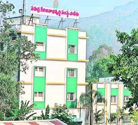 గిరిజన సంక్షేమ శాఖకు పెద్ద దిక్కు కరువు