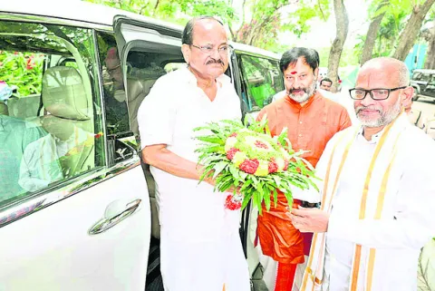 తిరుమలలో మాజీ ఉపరాష్ట్రపతి 
