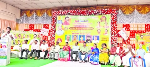 కవి ప్రధాన లక్ష్యం సమాజ శ్రేయస్సు