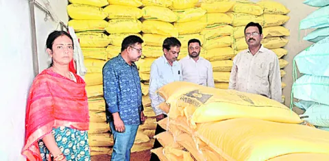 ఎరువుల దుకాణాల తనిఖీ