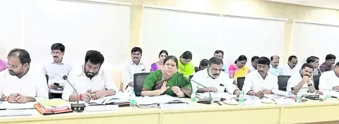 గిరిజనుల సంక్షేమానికి ప్రాధాన్యత ఇవ్వాలి