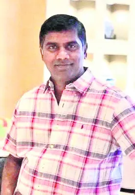 బోటింగ్‌కు వెళ్లి సరస్సులో పడిపోయి.. 