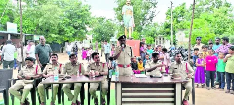 నేరాల నియంత్రణకు కమ్యూనిటీ కాంటాక్ట్‌