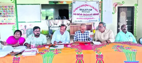ప్రజలు లేకుండానే ఈజీఎస్‌ ప్రజావేదిక 