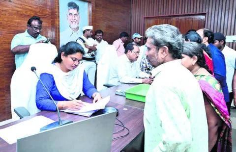 పారదర్శకంగా అర్జీలు పరిష్కరించాలి 