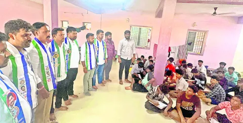 విద్యావ్యవస్థ నిర్వీర్యం