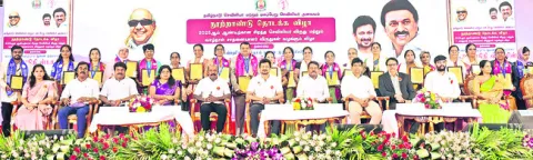 వైద్య రంగంలో నర్సుల సేవలు అజరామరం