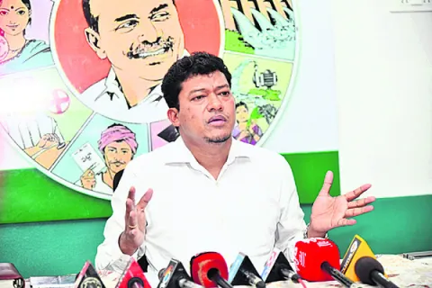 ఇచ్చుకో... పుచ్చుకో.. దొరికినంత దోచుకో..? 