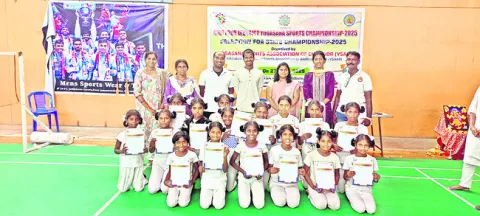 పోటీతత్వంతో ముందుకు సాగాలి 