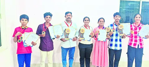 రాష్ట్రస్థాయి యోగా పోటీలకు ఎంపిక 