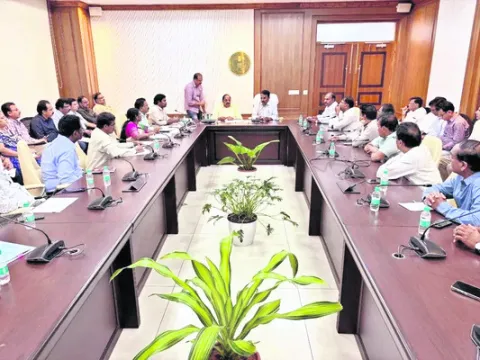 సీడ్‌పత్తి రైతులకు బకాయిలు చెల్లించండి 