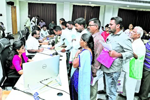 అర్జీల పరిష్కారంలో జాప్యం చేయొద్దు..