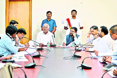 ‘ఇందిరమ్మ’ నిర్మాణాల్లో ఆదర్శంగా నిలవాలి
