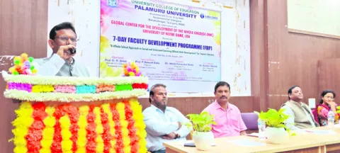 సమాజ నిర్మాణంలో ఉపాధ్యాయుల  పాత్ర కీలకం : వీసీ

