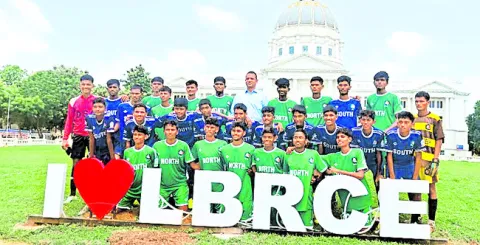 ఎల్‌బీఆర్‌సీఈలో 32 స్టార్స్‌ ఫుట్‌బాల్‌ అకాడమీ 