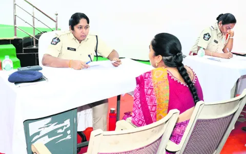 కన్నవారిపై కనికరం లేకుండా.. 