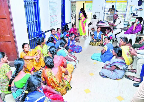మున్సిపల్‌ కార్మికుల సమ్మెలో ఉద్రిక్తత 