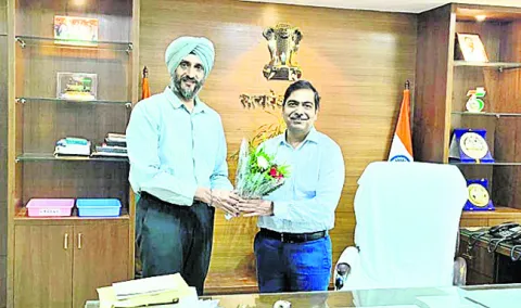 ఖుర్దారోడ్‌ కొత్త డీఆర్‌ఎంగా అలోక్‌ త్రిపాఠి 