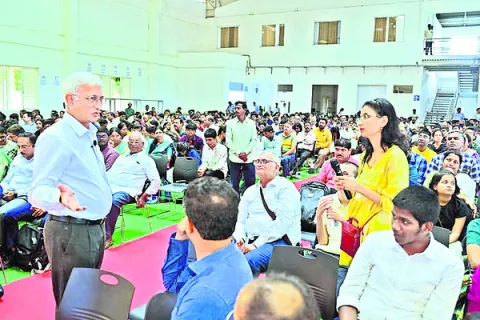 భావి ఇంజినీర్లుగా ఎదగాలి 
