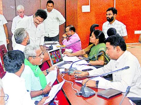 అర్జీల పరిష్కారంలో స్పష్టత ఉండాలి 