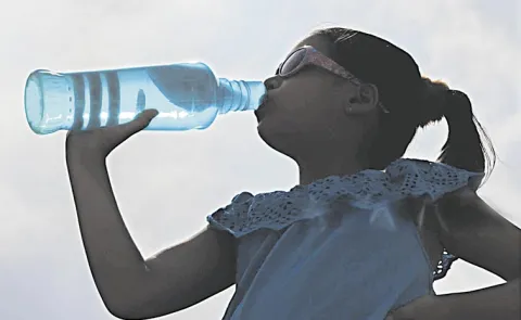 Eating Food From Plastic Takeaway Containers Can Harm Health