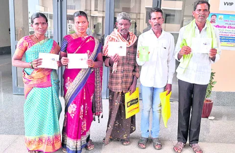 పంట రుణాలకు ప్రదక్షిణలు