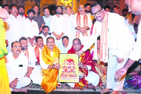 యాదగిరీశుడి సేవలో అడ్లూరి..
