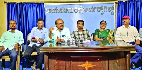 కార్మికులకు పని గంటలు తగ్గించాలి