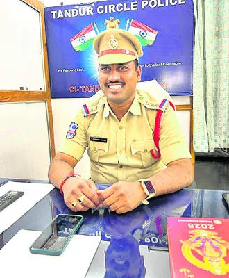 తాండూర్‌ సీఐ  కుమారస్వామి బదిలీ