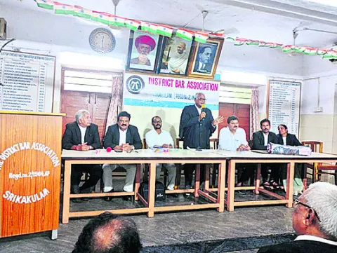 న్యాయమూర్తుల పోస్టులు భర్తీ చేయాలి 