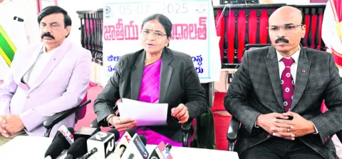 లైసెన్స్‌ లేని వ్యక్తుల నుంచి మద్యం కొనుగోలు ప్రమాదకరం 