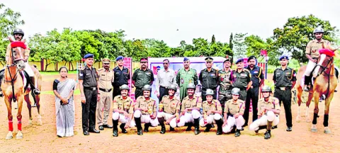 ఎన్‌సీసీ రెజిమెంట్‌ను సందర్శించిన డీడీజీ 