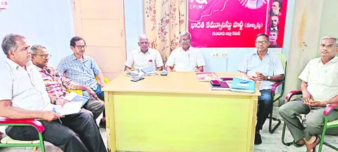 భూముల సమీకరణ ఉపసంహరించుకోవాలి 
